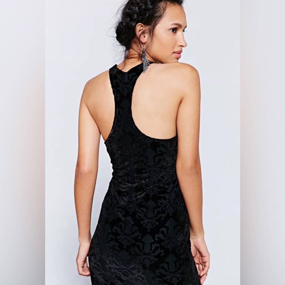 Urban Outfitters - Pins and Needles Baroque Black Velvet Midi Dress - Small - Picture 3 of 8